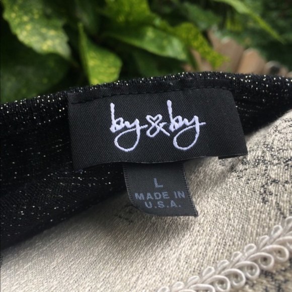 Black Top With Lots of Pizzazz! - Picture 5 of 6